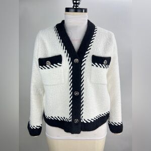 💚 2667. Chic Black and White Cardigan with Button Details